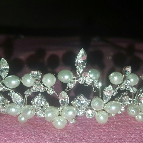 Davids Bridal headpiece main image 4