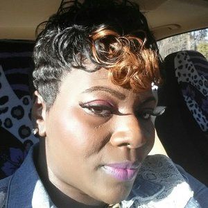 Meet your Posher, Demetrica