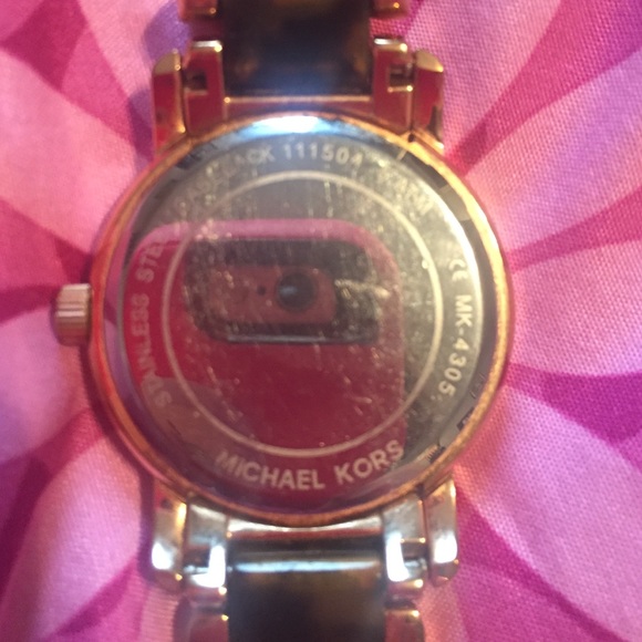 Michael kors watch, no scratches perfect condition - Picture 3 of 4