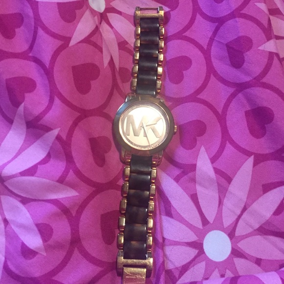Michael kors watch, no scratches perfect condition - Picture 4 of 4
