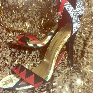 UNIQUE, FUN PATTERN ANKLE STRAP HEEL