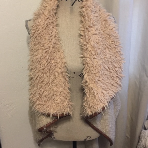 URBAN OUTFITTERS VEST