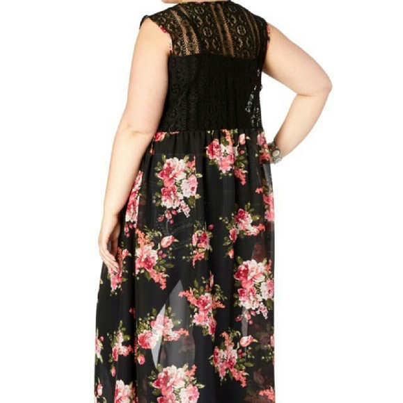 🚫 SOLD 🚫 Floral and Lace Duster - Picture 2 of 4