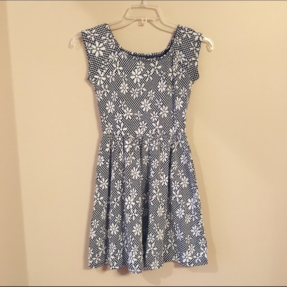 |  xhilaration daisy dress  |
