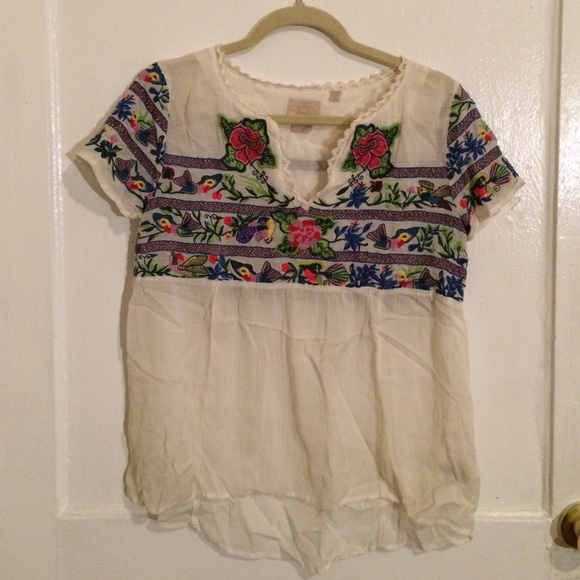 Beautiful Anthropologie embroidered top!