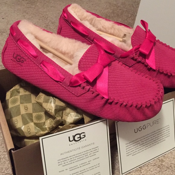❌SOLD❌ NWT UGGS Dakota Moccasins