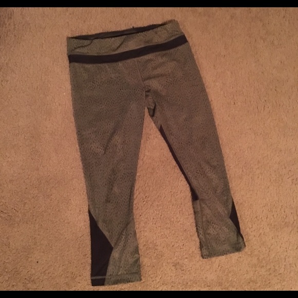 Army green cropped yoga pants w sheer detail