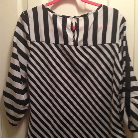 GUC, black and white striped shirt - Picture 2 of 2
