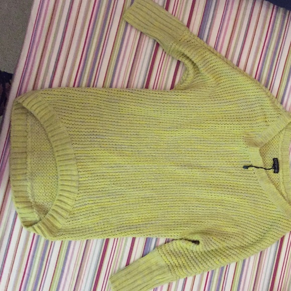 Green express sweater