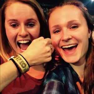 Meet your Posher, Casey