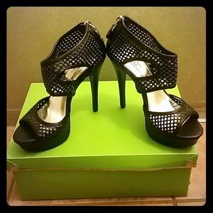 Simply Vera Vera Wang NEVER been used.