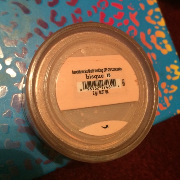 bareMinerals Multi-Tasking SPF 20 Concealer. - Picture 2 of 3