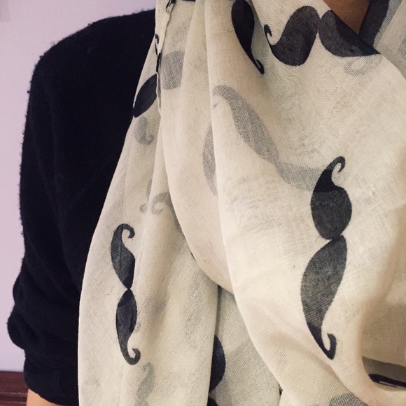 Mustache scarf - Picture 3 of 3