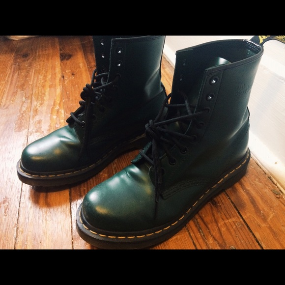 Dr. Martens Women's 1460 Originals 8 Eye Lace Up