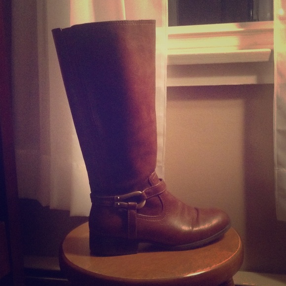 BROWN RIDING BOOTS