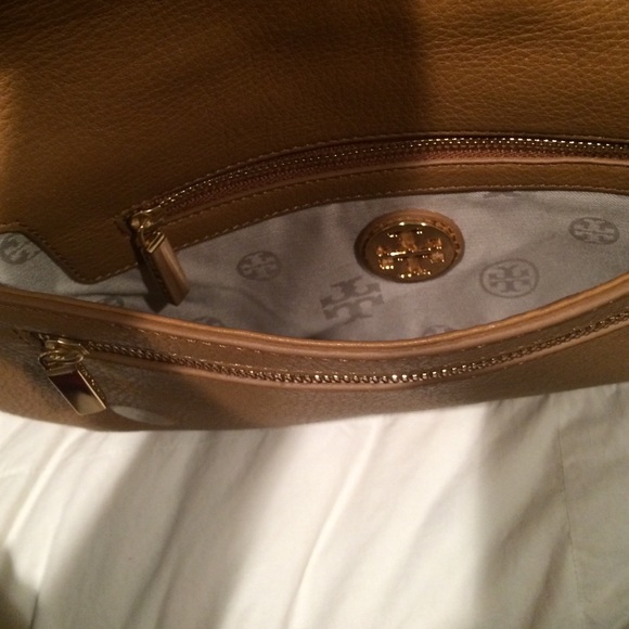 More Pictures Amanda Tory Burch Clutch - Picture 2 of 2