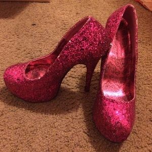 FUSHIA GLITTER HEELS