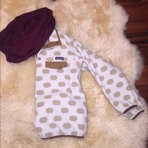 Patagonia Synchilla white and tan polka dot snap T
