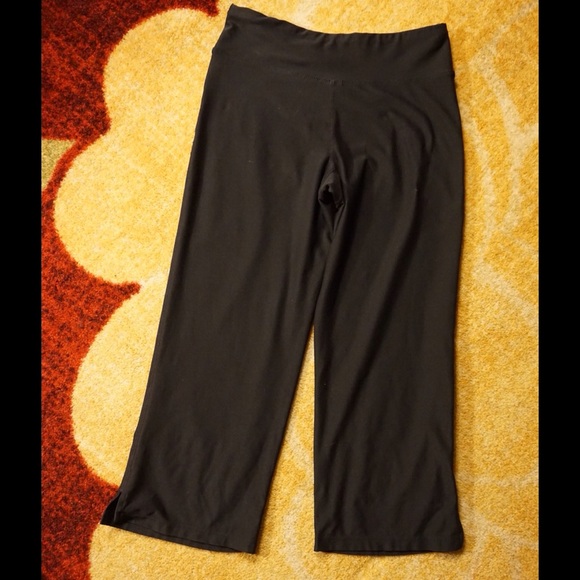 Nike Fit Dry cropped pants XS! Bundle=20% OFF! - Picture 3 of 4