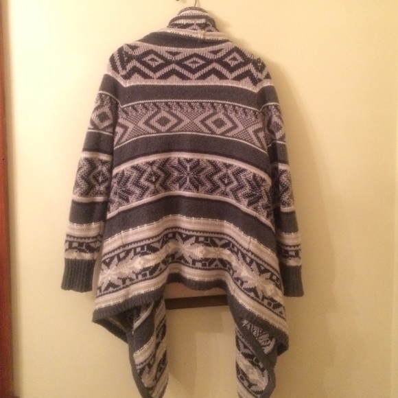 Aztec Sweater in Grey, Black and White - Picture 4 of 4