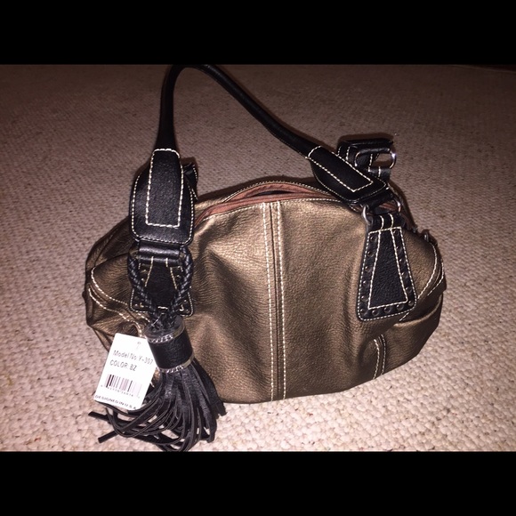 Barrel purse w tassel