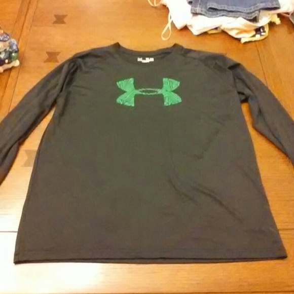 ***SOLD****Under Armour long sleeve shirt boys
