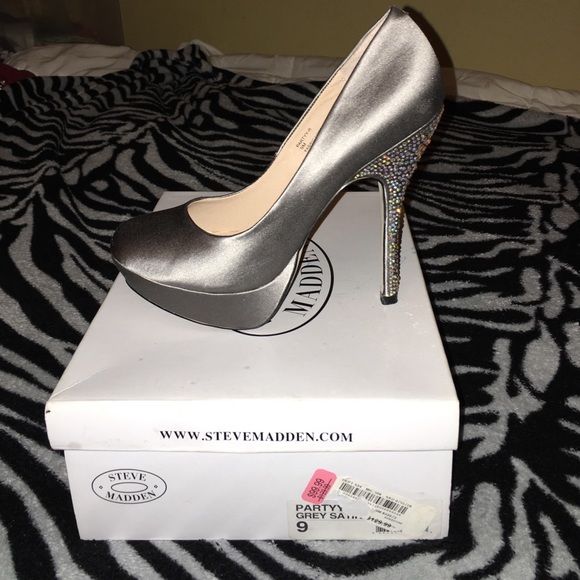 Steve Madden Metallic Silver Pumps