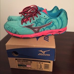 Women's Mizuno shoes