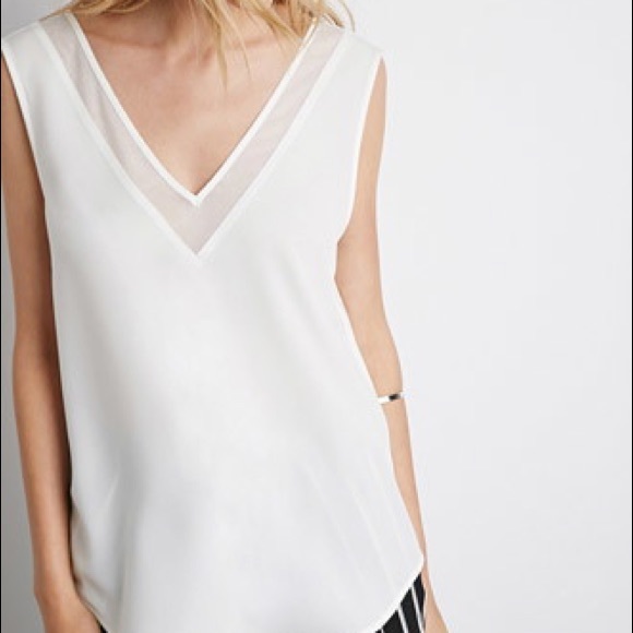 White v-cut mesh panel tank