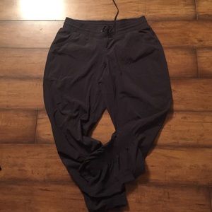 Athlete Crop Joggers