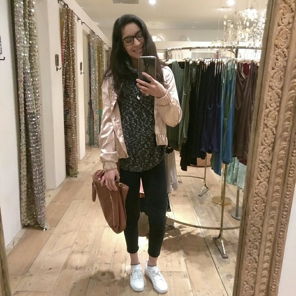 Meet your Posher, Gisselle - Picture 2 of 2