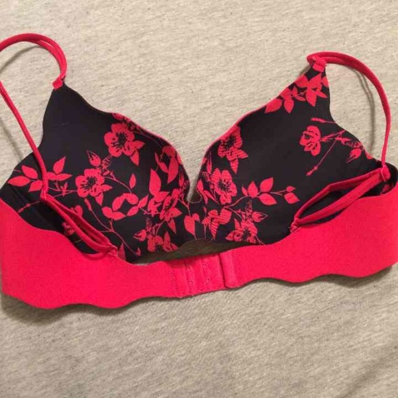 SOLD ON MERCARI 34b Victoria Secret bra - Picture 2 of 4