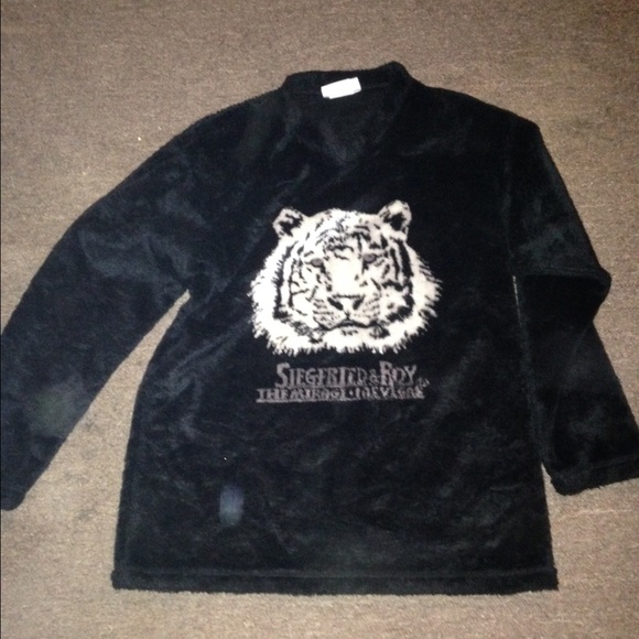 Sweater - Picture 1 of 1