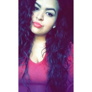 Meet your Posher, Cynthia