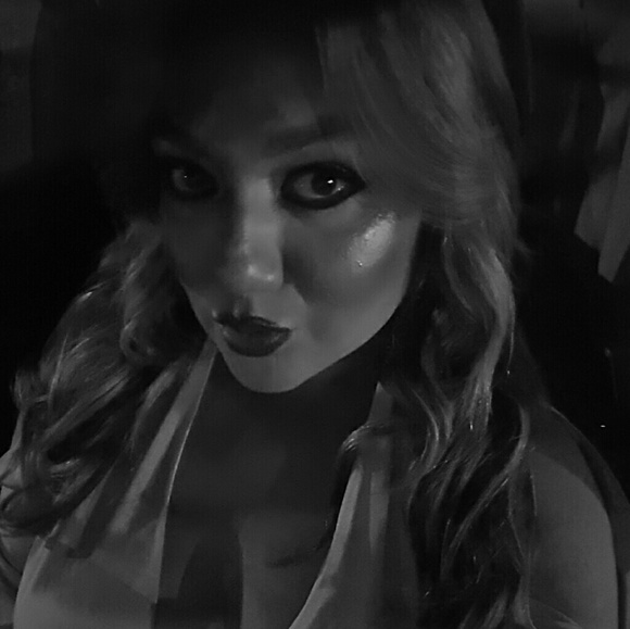 Meet your Posher, Paloma - Picture 2 of 2