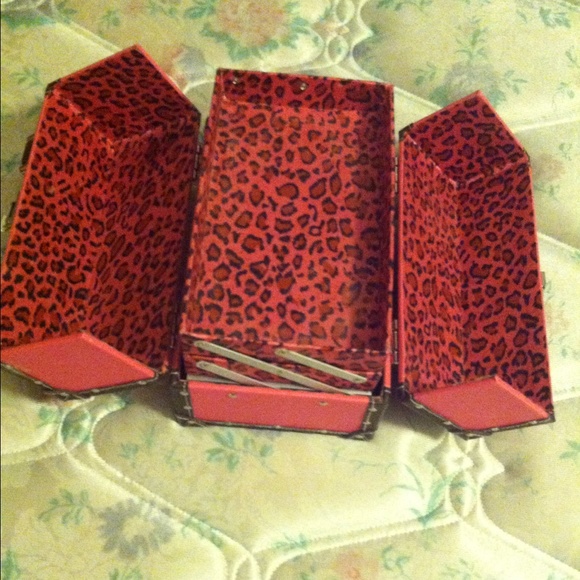 makeup box - Picture 2 of 3