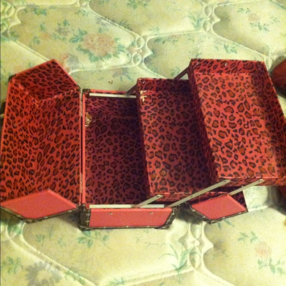 makeup box - Picture 3 of 3