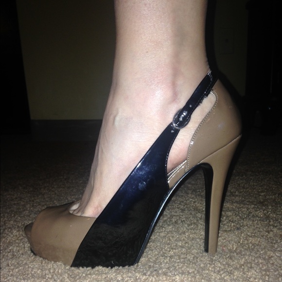 Guess Pumps - Picture 1 of 4