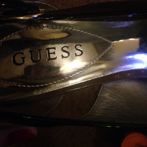 Guess Pumps - Picture 2 of 4