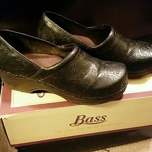 Bass women clogs. Size 8.