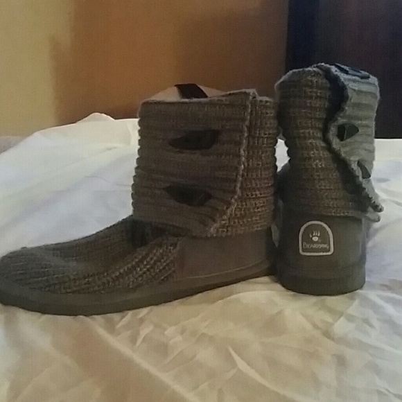 Wore once Bearpaw boots.