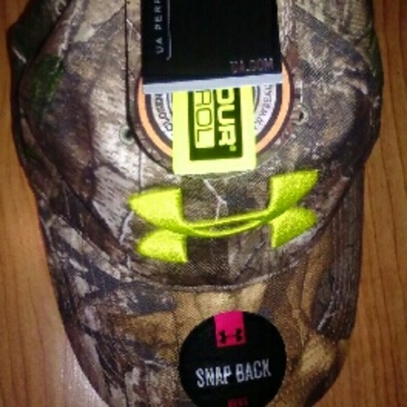 Under Armour snap back camo hat