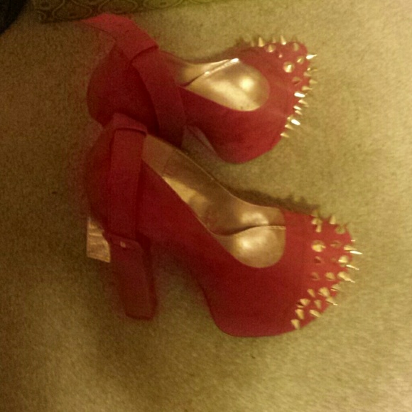 Red spiked heels - Picture 3 of 3