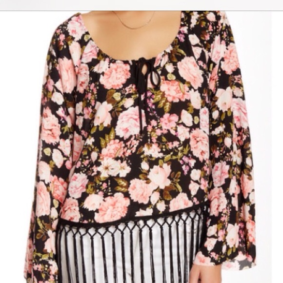 Nwot Romeo and Juliet Couture blouse - Picture 2 of 2