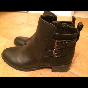 Black ankle boots-NEW-worn once
