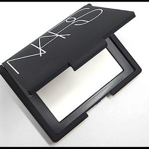 Light Reflecting Pressed Setting Powder by NARS