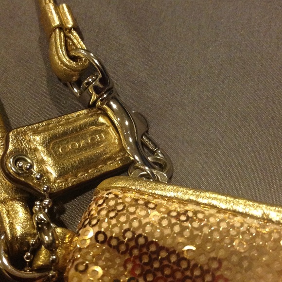 Authentic Coach gold sequin wristlet - Picture 3 of 4