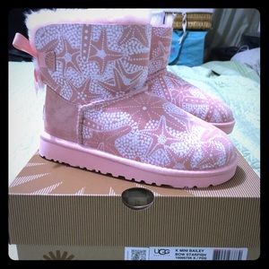 Uggs bailey button starfish girl's size 2