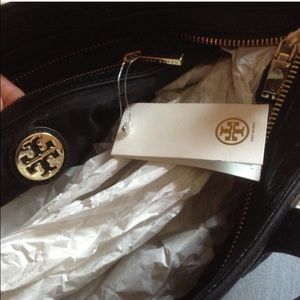New with tags black Tory burch bag