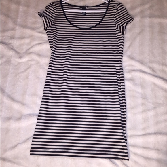 Fitted black and cream striped cotton dress - Picture 2 of 3